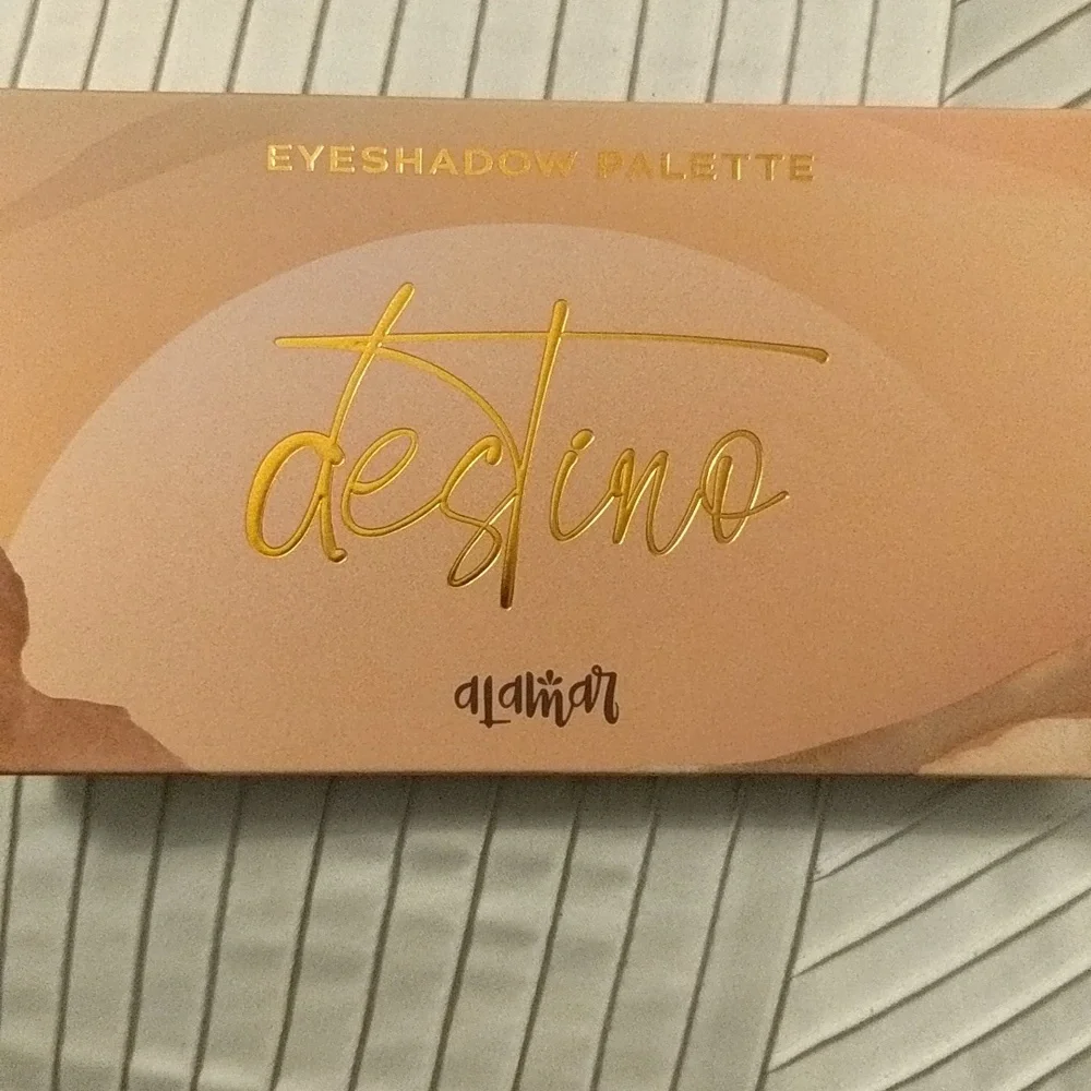 NWT Eyeshadow Palette